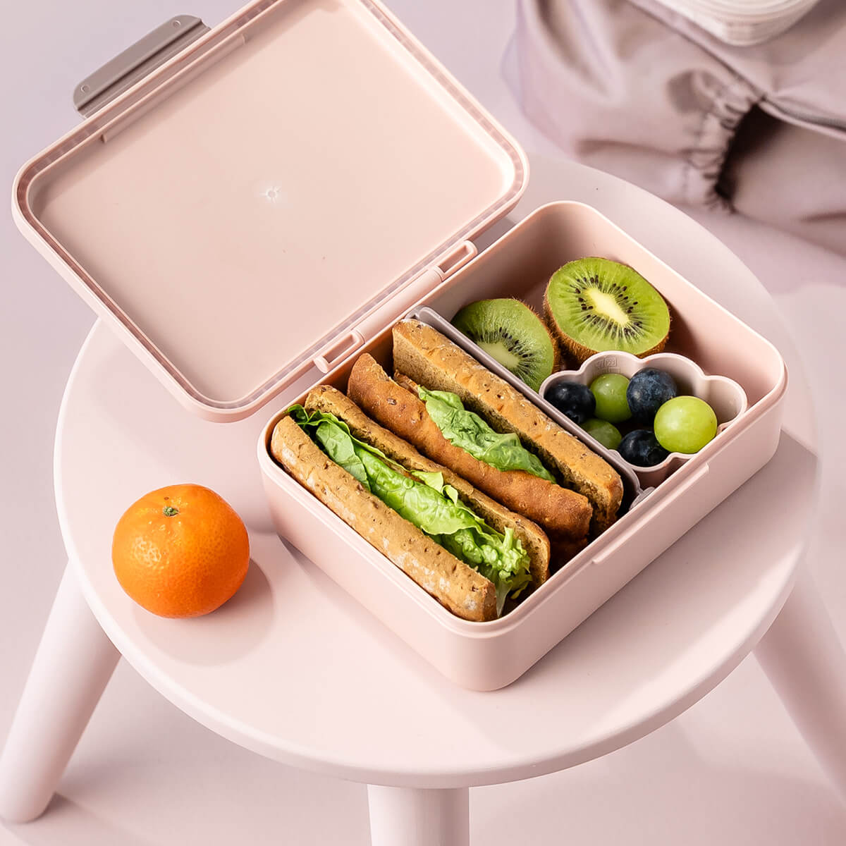Lunch box w/divider - Tiny farm - Powder