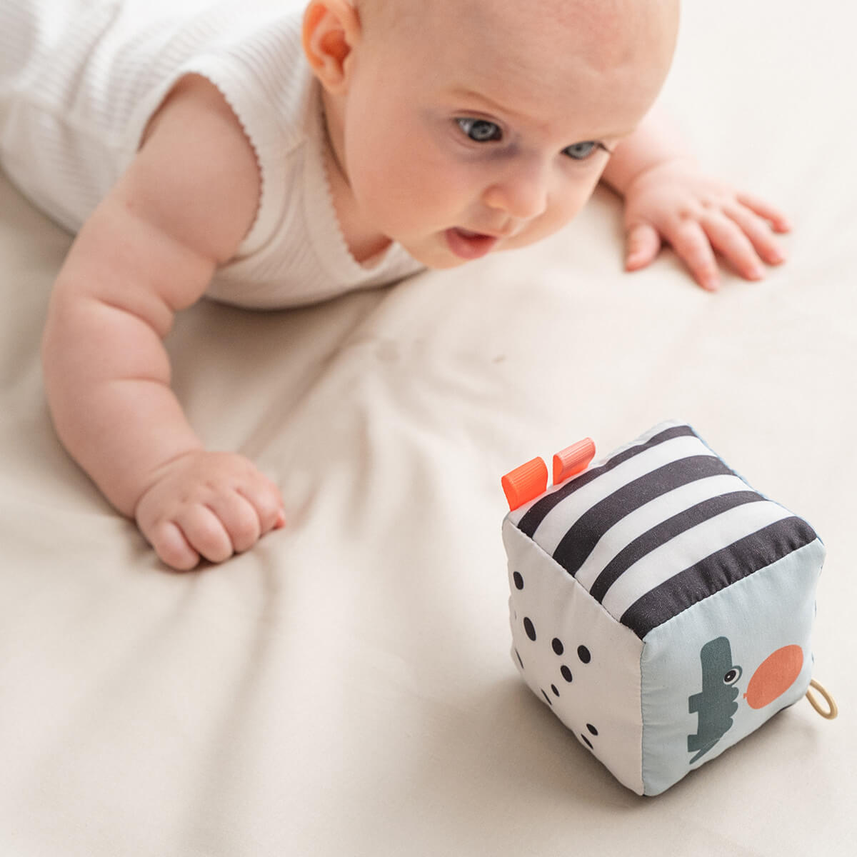 Contrast baby cube - Happy clouds - Colour mix