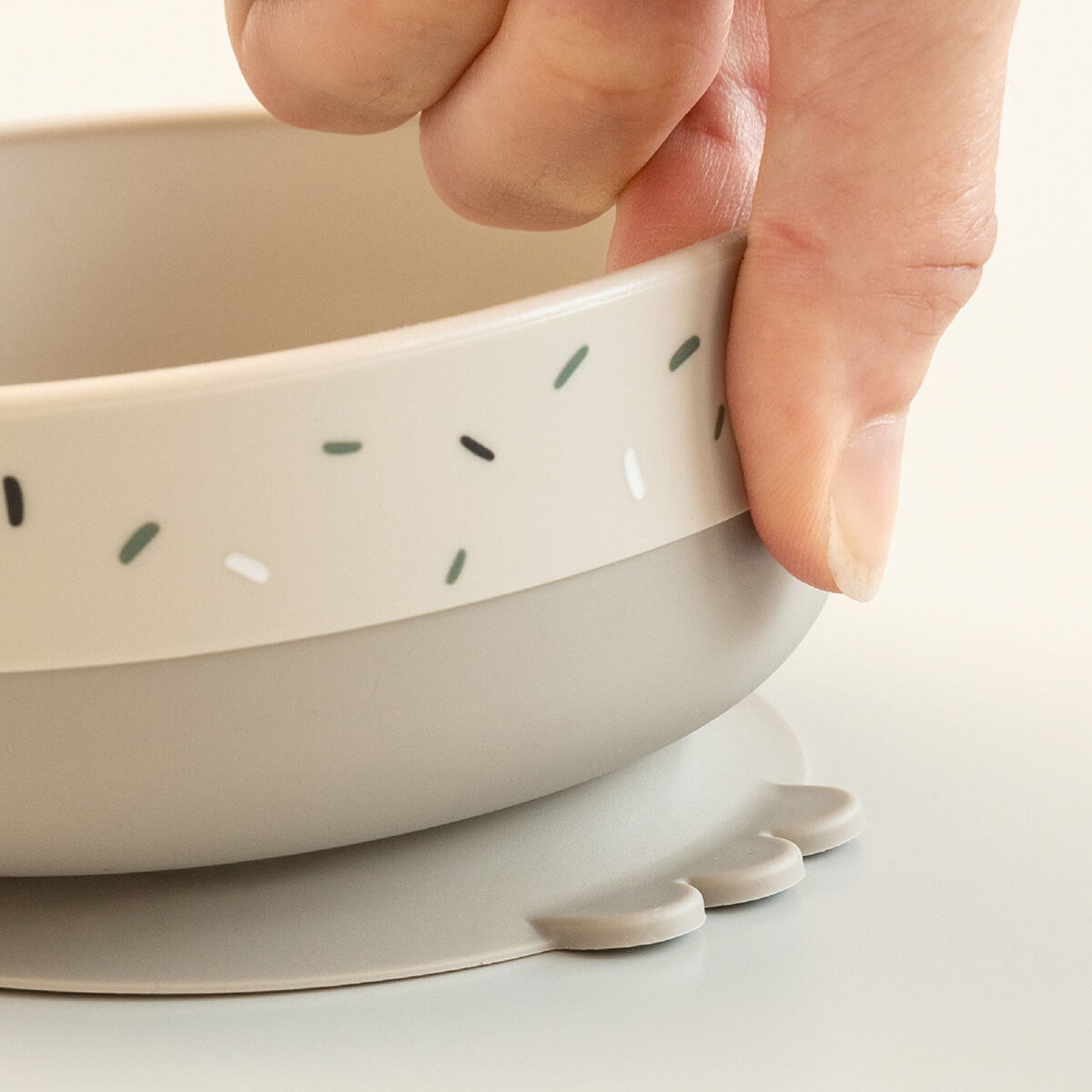 Sand-coloured Foodie bowl with suction base