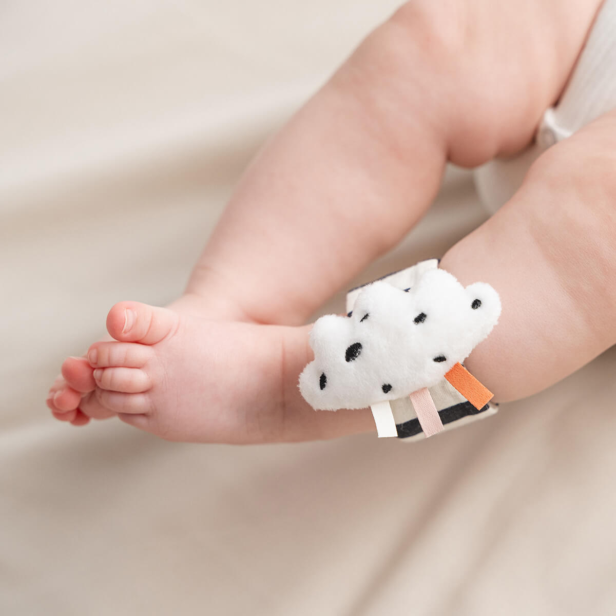 Wrist rattle set 2-pack - Happy clouds - Powder