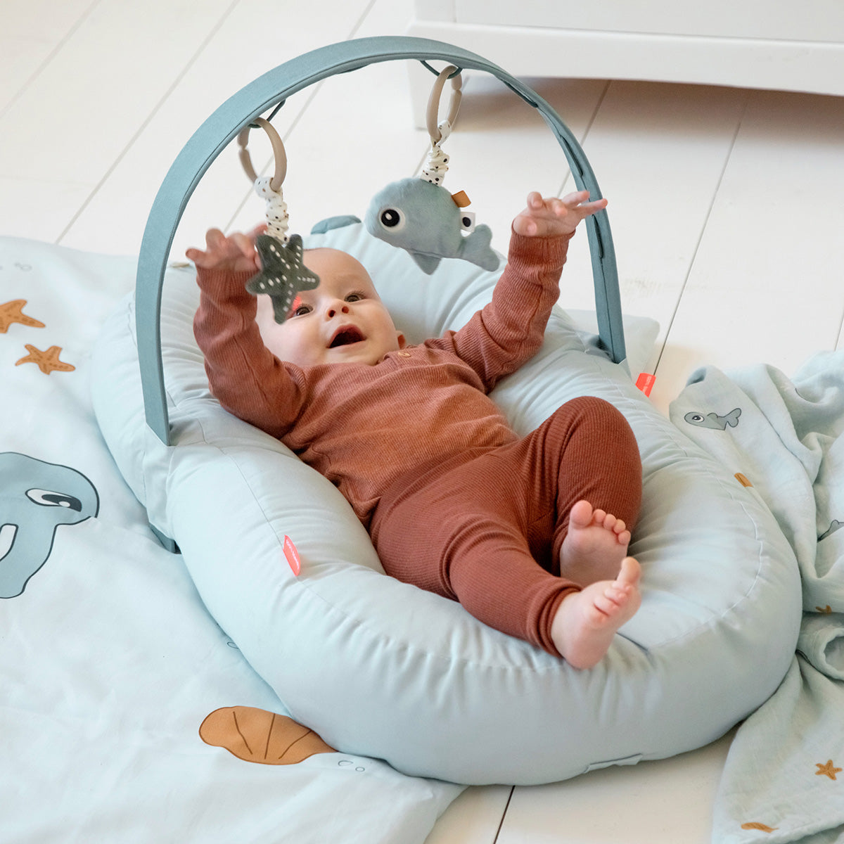 Juguete de actividades para colgar 2pack - Wally - Rosa