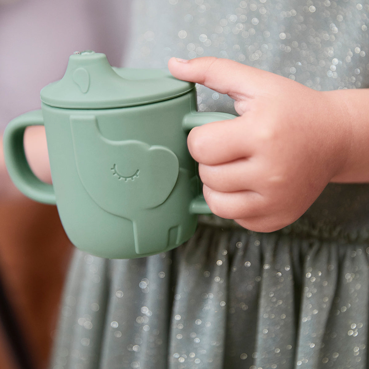 Peekaboo spout cup - Elphee - Green - Lifestyle