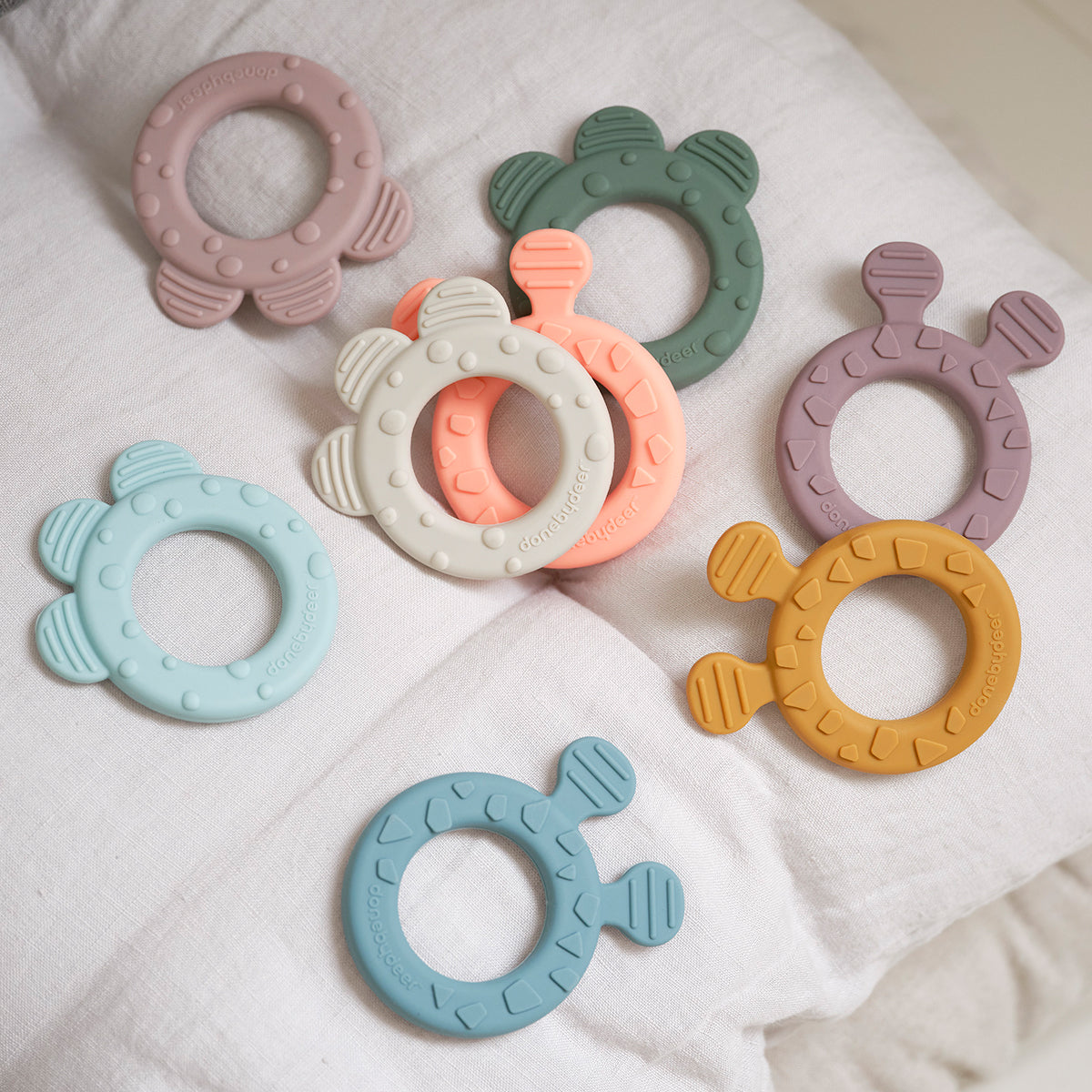 Teether 2-pack - Deer friends - Sand/Coral - Lifestyle