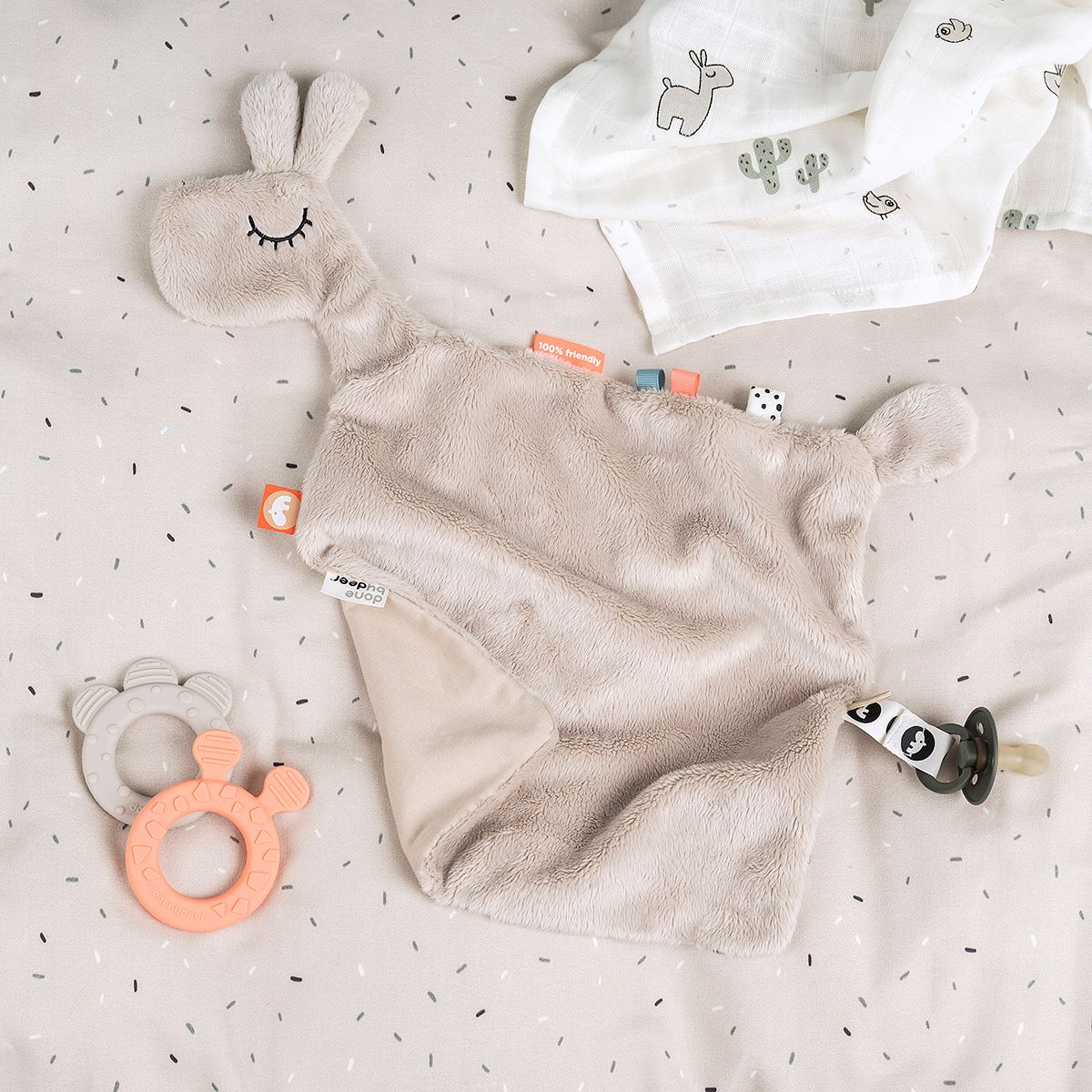 Teether 2-pack - Deer friends - Sand/Coral - Lifestyle