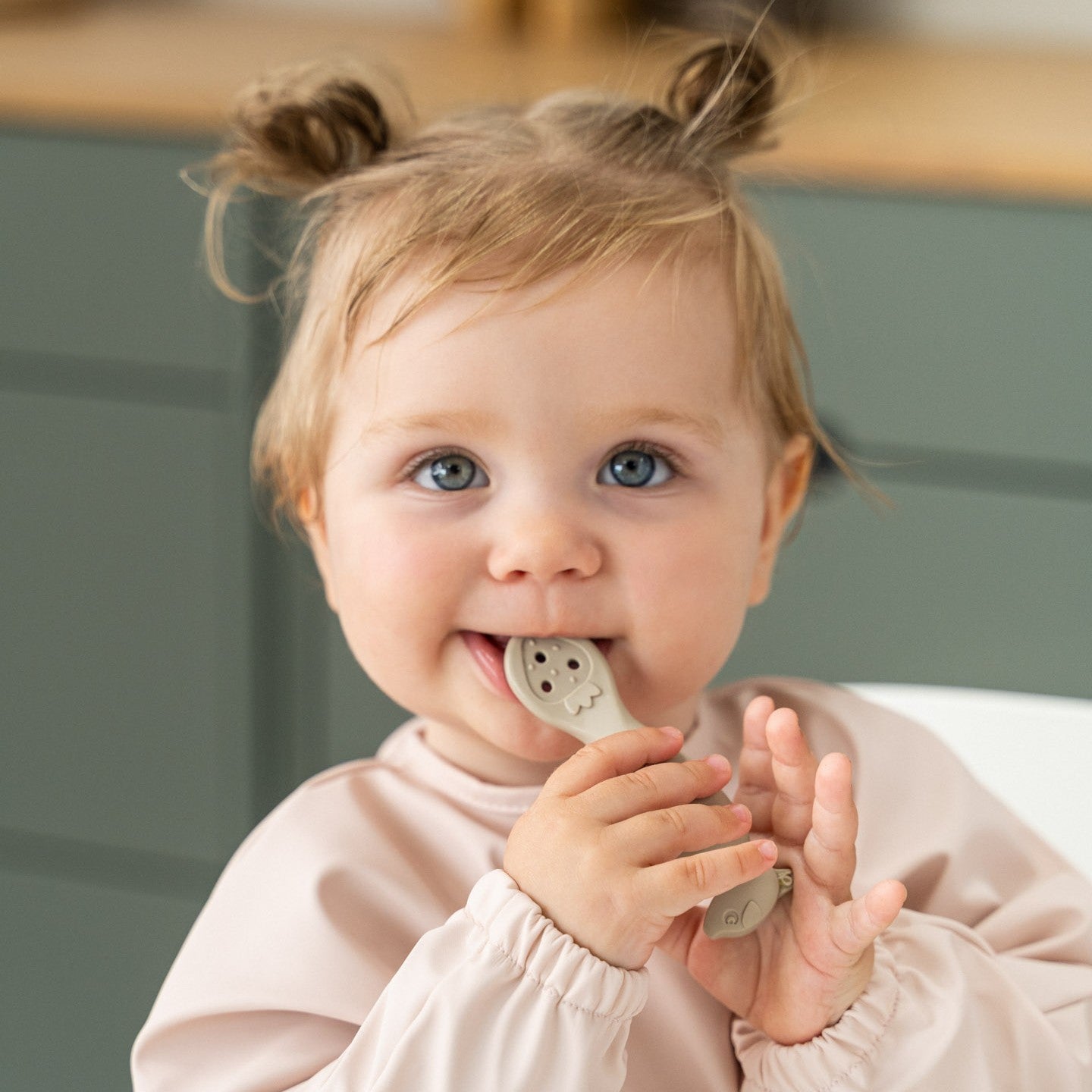 how to encourage independence at dinner time