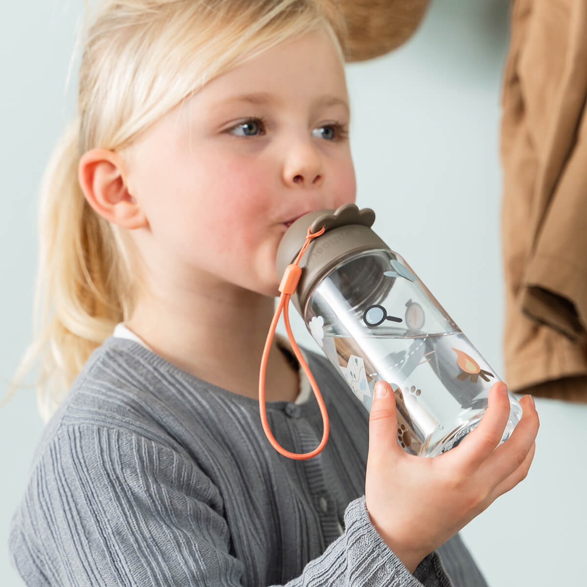 Drikkedunk m/sugerør - Tiny trails - Sand - 350 ml