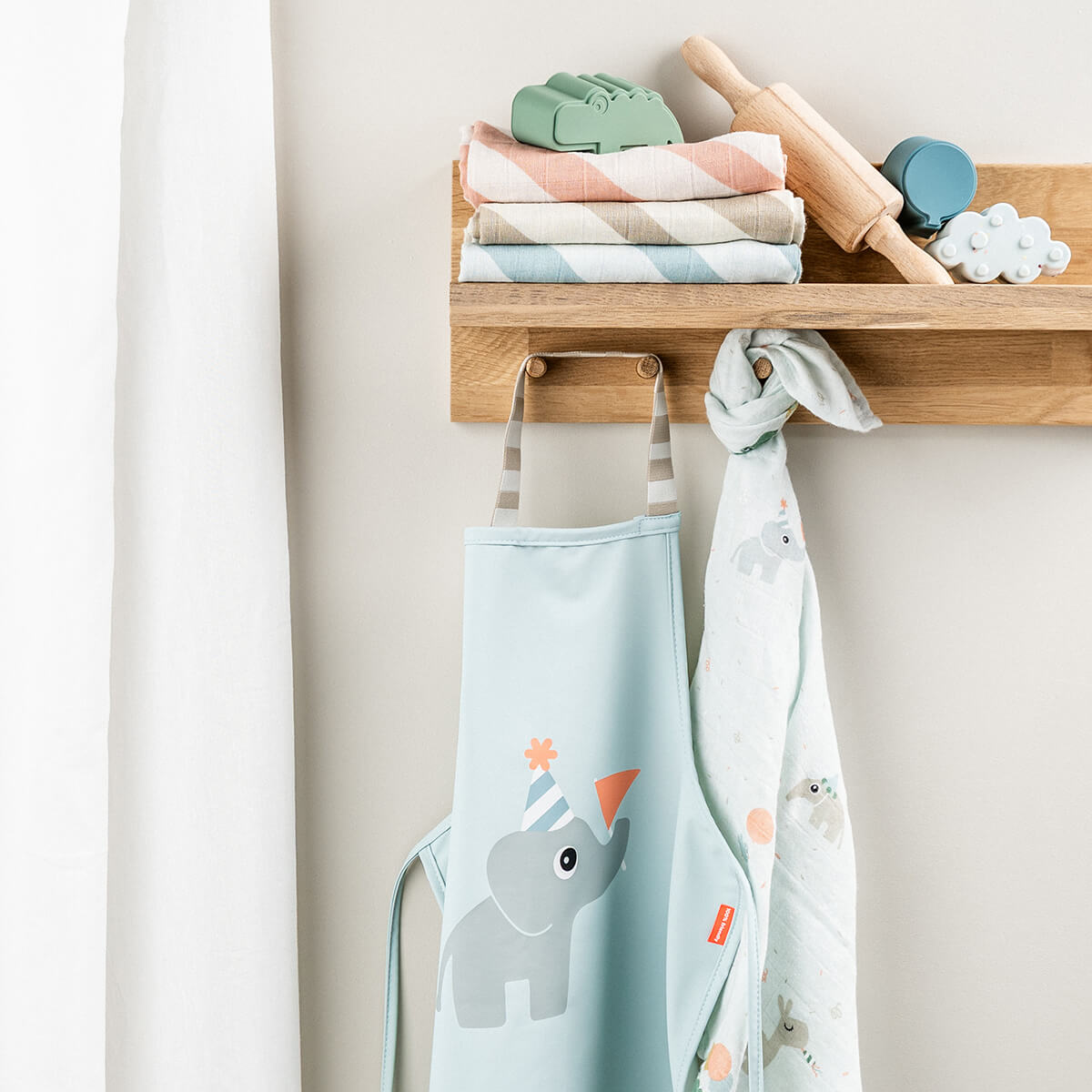 Waterproof kids apron - Celebration - Blue