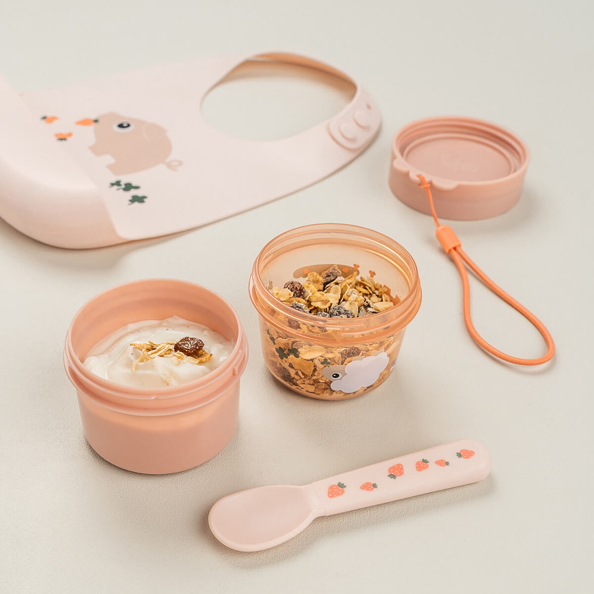 To go 2-way snack container S - Tiny farm - Powder