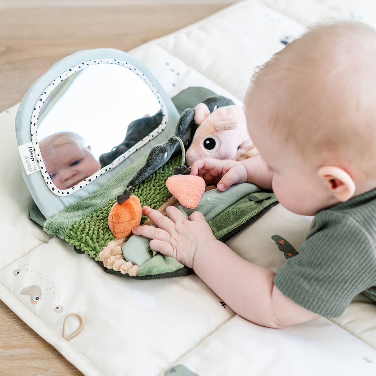 Espejo sensorial Tummy Time - Tiny farm - Mezcla color