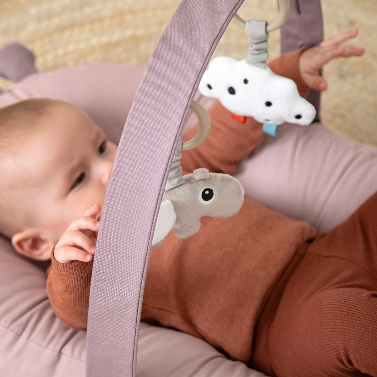 Hanging activity toy 2 pcs - Happy clouds - Sand – Shop at