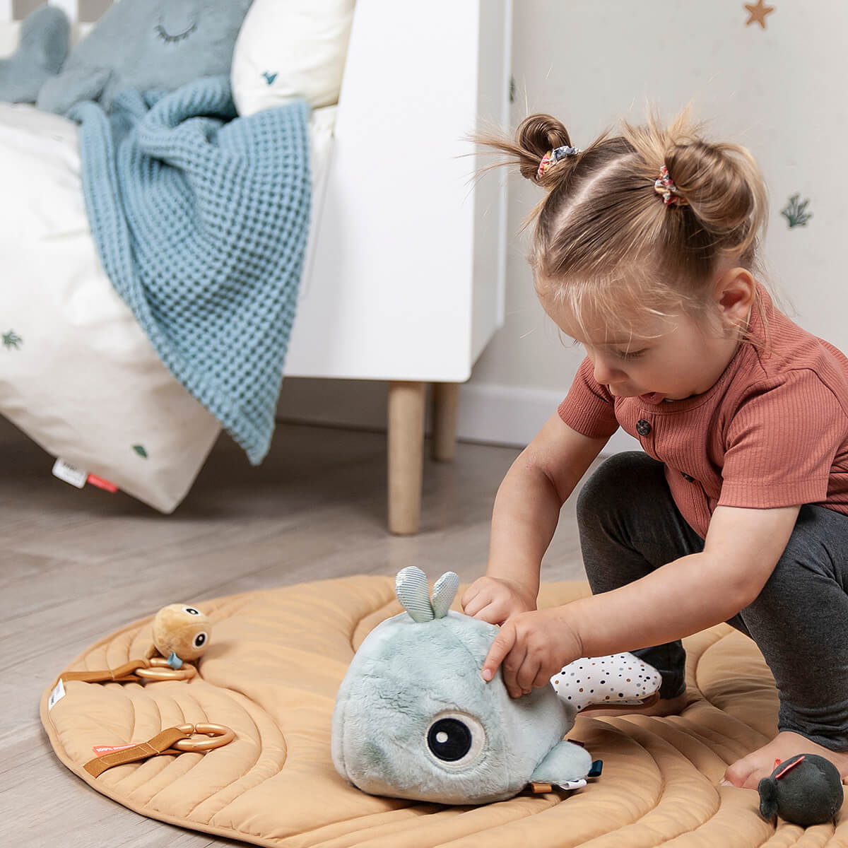 Hide & Seek activity toy - Wally - Blue – Shop at Done by