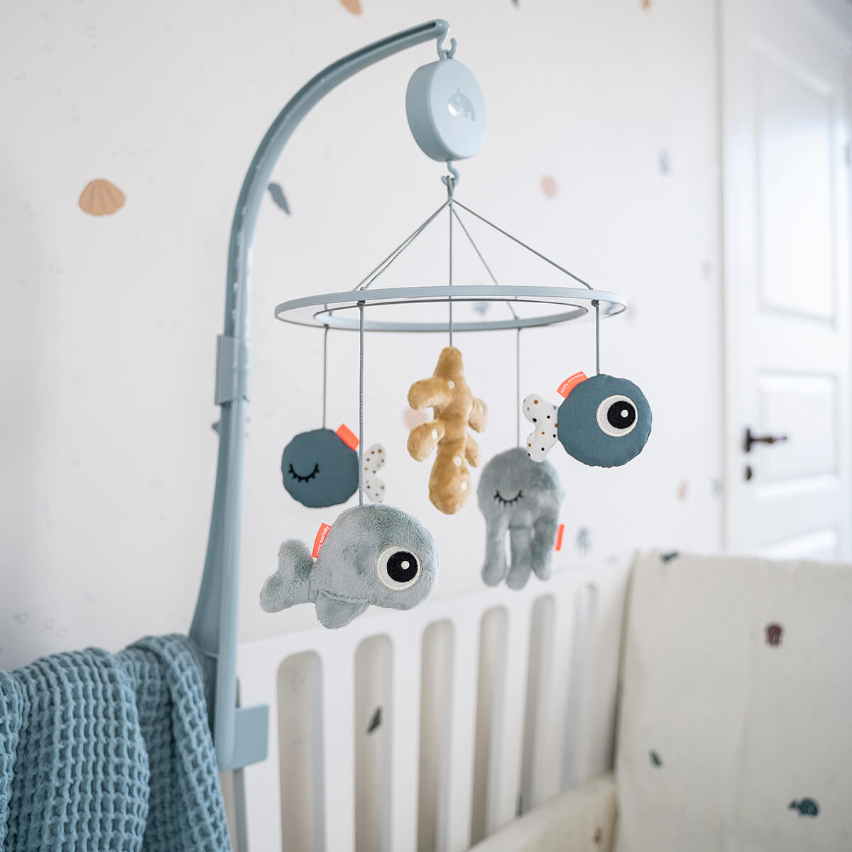 Done By Deer Musical Mirror Mobile Sea friends - Blue unisex (bambini)