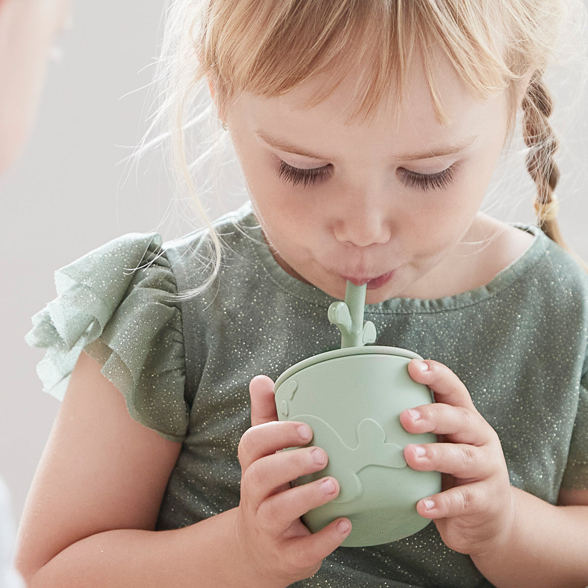 Peekaboo straw cup 2-pack - Wally - Grey - Lifestyle