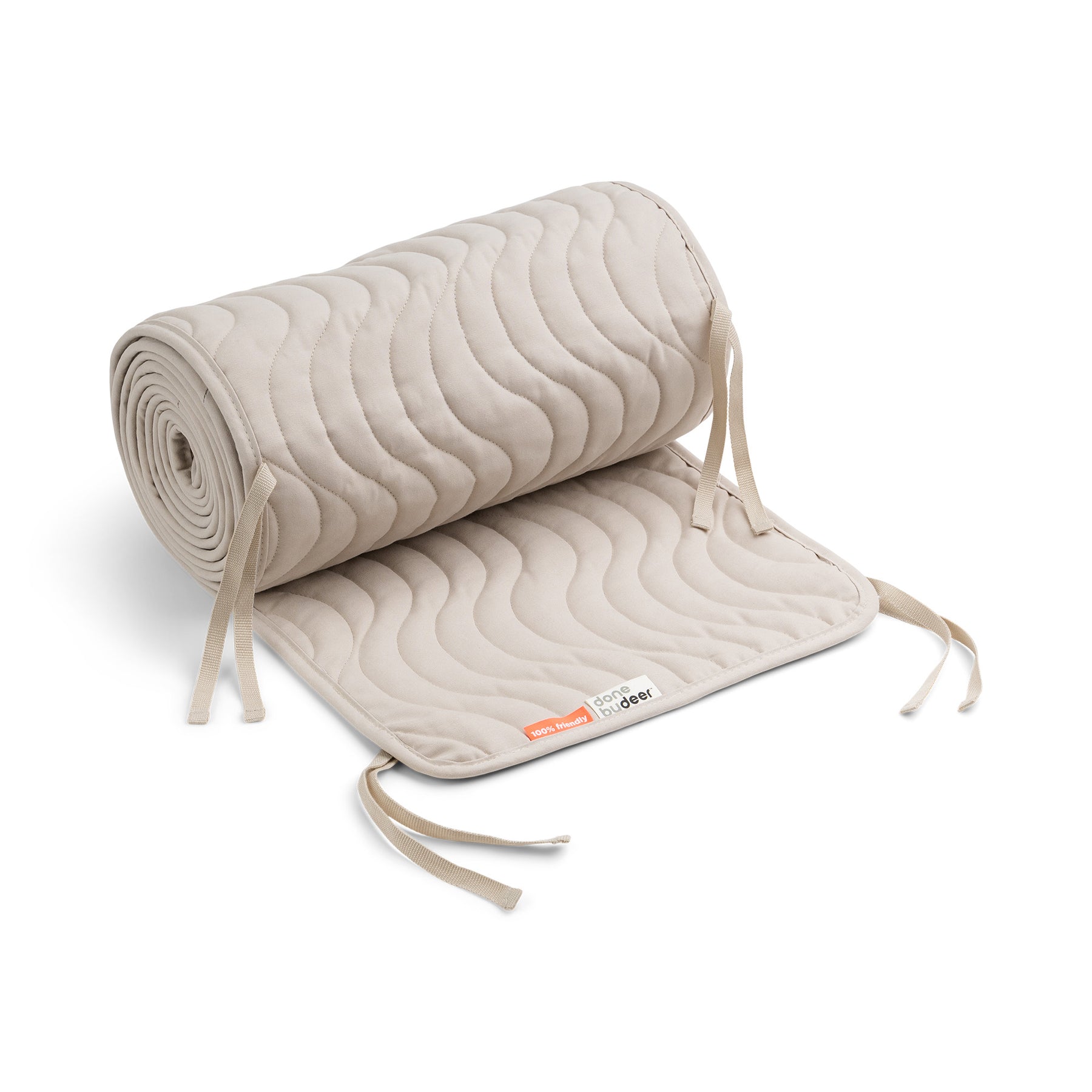 Quilted bed bumper with strings - Waves - Sand - Front